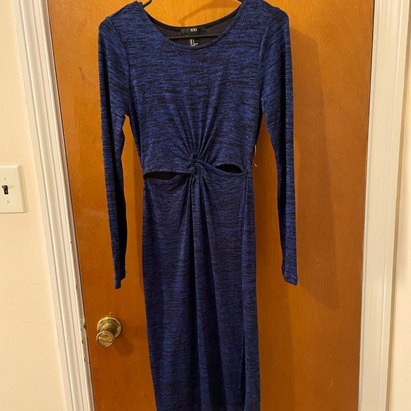 Blue, long sleeve dress. - Picture 1 of 4